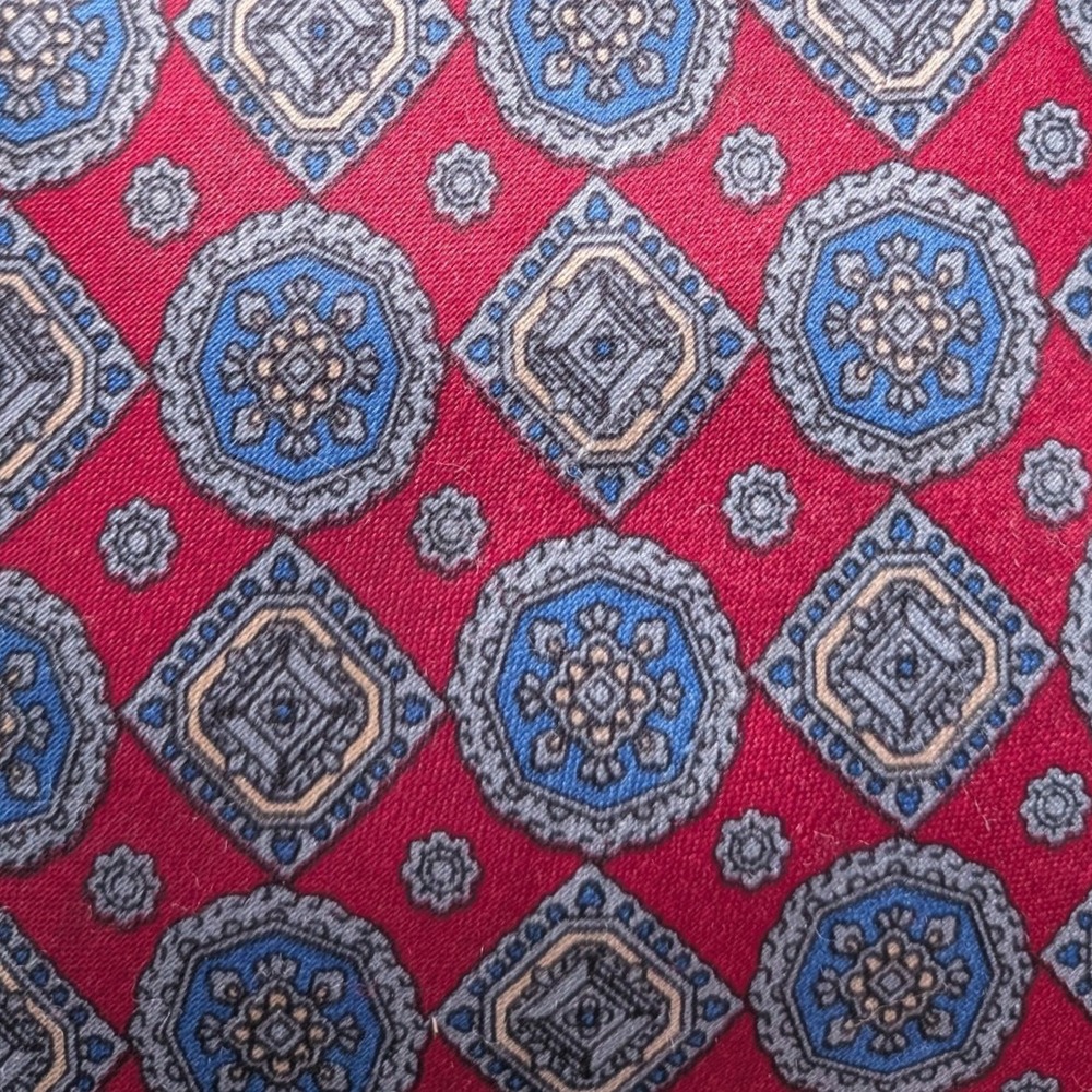 City Gold $85 Italian Hand Made Red Blue Gray Medallion 100% Silk Necktie